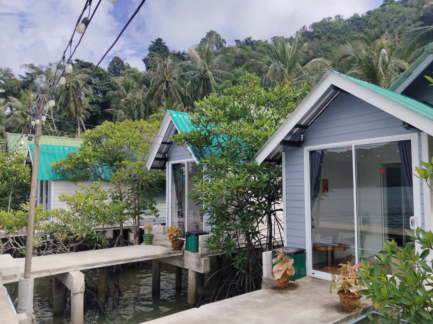 บ้านพักเขานอกโฮมสเตย์ เกาะช้าง